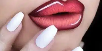 Комшийката имаше такива хубави и обемни устни, чак се изненадах като каза как ги постига само с бял молив 1