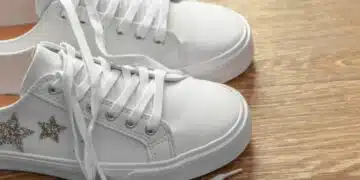 Ето как да почистите белите си подметки за стотинки 1