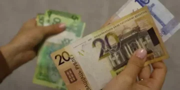 Полезно ли е да давате на детето си пари за добри оценки 8