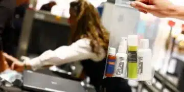 Пътуващите със самолет ликуват! Европейски летища отменят правило касаещо ръчния им багаж! 4