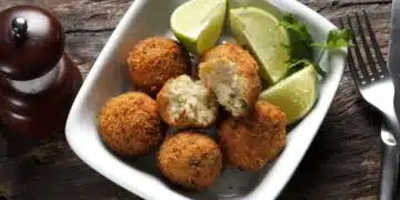 Рибни топчета с кашкавал и наситен копър (Рецепта) 9