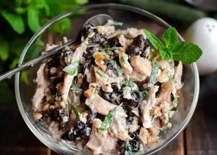 Слагам малко сини сливи при филето и приготвям уникално вкусна салата (Рецепта) 1