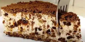 Вземам сини сливи и ядки и приготвям страхотна торта без печене 3