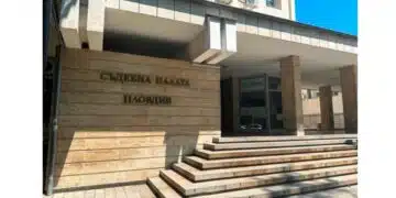 Адвокат пропуснал дело за източване на 7 бона от чужда карта, получи глоба 4