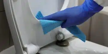 Ще спестите пари: 3 евтини продукта, с които ще почистите тоалетната чиния за минути 4