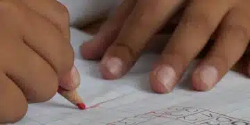Поклон! Мъж реши да подари къща и услуги на съученичка – писала му домашните в ученическите години 10