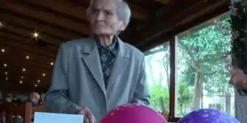 Жена на 104 години настоява да ѝ бъде върната шофьорска книжка, за да може да шофира отново! 11