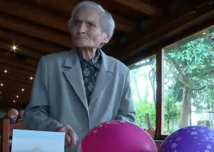 Жена на 104 години настоява да ѝ бъде върната шофьорска книжка, за да може да шофира отново! 1 Жена на 104 години настоява да ѝ бъде върната шофьорска книжка, за да може да шофира отново! 1