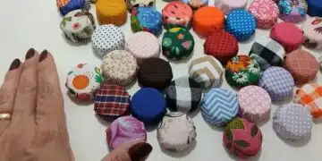Събрах пластмасови капачки от всички съседи и ги покрих с плат: оригинална идея, заслужаваща внимание 4