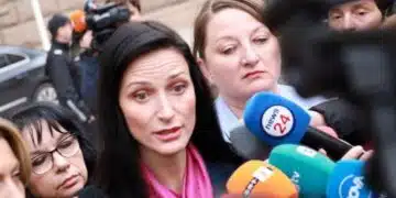 След пресконференцията, днес Мария Габриел е подала отказ да бъде избрана за премиер (СНИМКИ на документа) 4