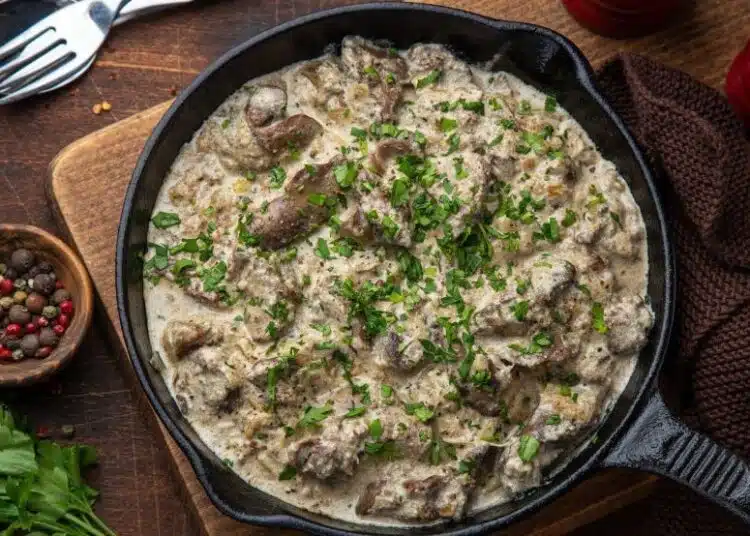 Вкусна и бюджетна рецепта, на която леля Васка ме научи: дробчета в сметанов сос 1 Вкусна и бюджетна рецепта, на която леля Васка ме научи: дробчета в сметанов сос 1