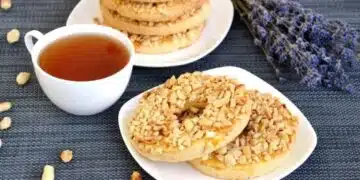 Запичам малко фъстъци и чуквам едно яйце, правя страшно вкусни „Пръстени“ 5
