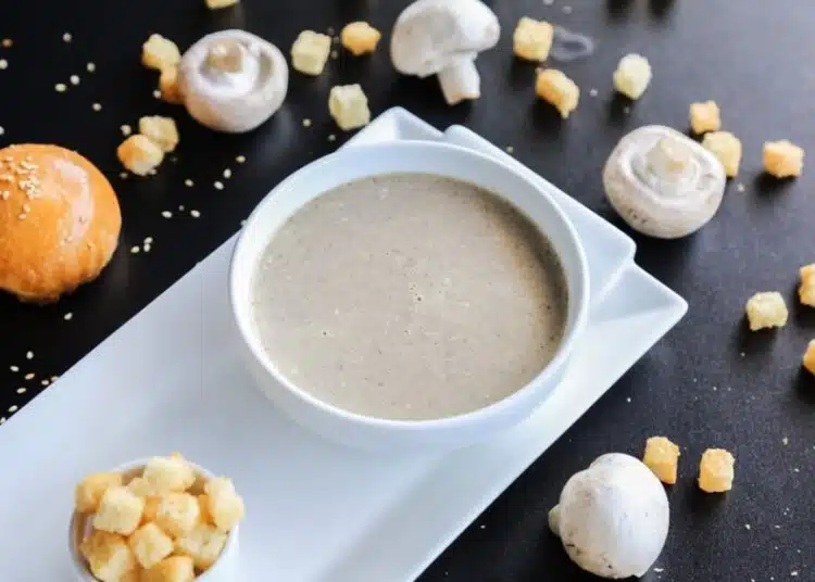 Завъртвам малко с блендера и правя страшно вкусна крем супа от гъби 1