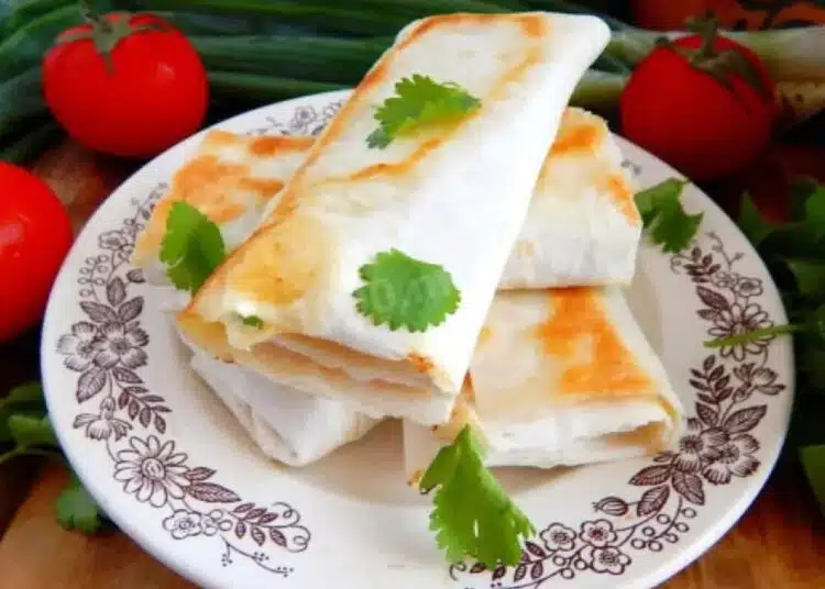 Ще забравите за други закуски: пълнен лаваш с вкусни продукти 1
