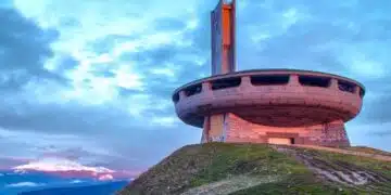 Французи дошли у нас – вандалстваха на Бузлужда – разбили паметника, нямало ток и съответно охрана 2