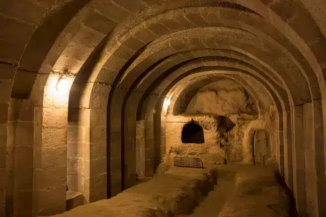 Човек събори стена в къщата си и намери подземен град, в който някога са живели 20 000 души 1