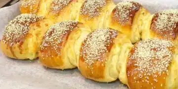Вземете брашно, кашкавал и малко мляко. Невероятно вкусни рулца! Сменям пълнежа и го готвя през ден 14