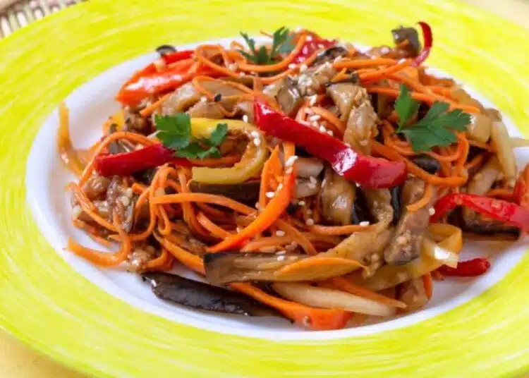 Вкусна и пикантна салата „МИКС“, перфектна за обяд или вечеря 1
