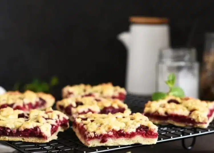 Ароматни и вкусни виенски сладки с уникално сладко от череши 1