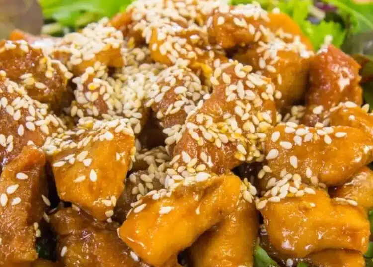 Мариновано свинско месо с вкусен сусам 1