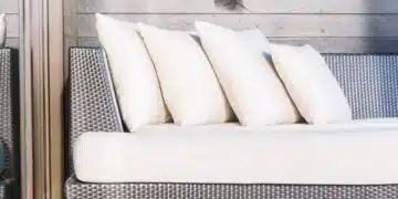 Два продукта, с които ще почистите и освежите възглавниците без пране 15