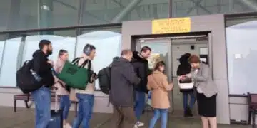 Нашенка от летище „Пловдив“: Не съм очаквала такова посрещане, връщам се завинаги в България 12