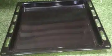 Ето как да премахнете мазнини и загоряла храна от тавата за печене 2