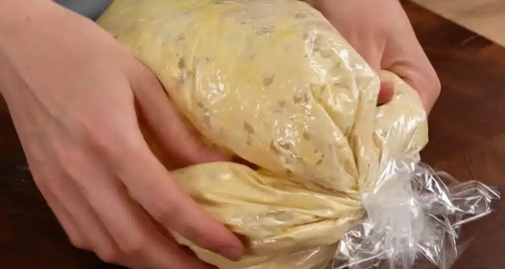 Научих този трик от пекар: уникален начин за приготвяне на тесто в торба 1
