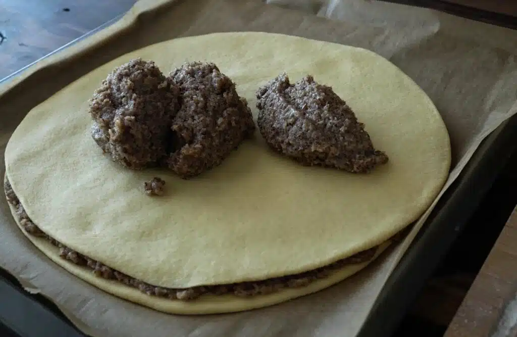 Ето колко лесно баба ми прави сладка пита с вкусен пълнеж. Елегантно, бързо, запомнящо се 1