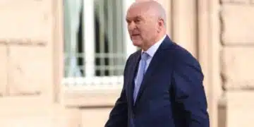 Появиха се СНИМКИ на семейството на премиера Главчев, ето ги и тях: 3