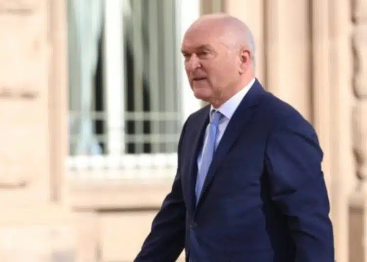Появиха се СНИМКИ на семейството на премиера Главчев, ето ги и тях: 1