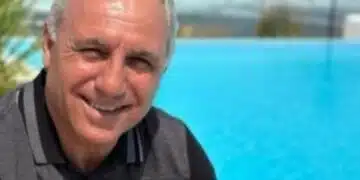 На 54 години ли? Жената на Христо Стоичков като момиченце до двете им дъщери, това показва СНИМКА 7