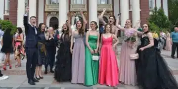 Секира или?! Ето колко пари трябва да броят родители за абитуриентския бал на детето си: 4