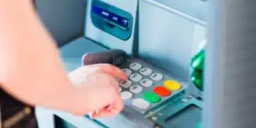 Промени в цените на услугите от банките... една дори сложи нова такса – „уикенд“, – ето какво ще ни струва това: 4