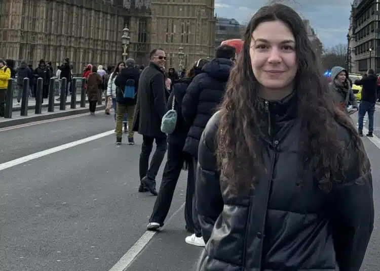 Наше момиче е прието за престижна магистратура в Кеймбридж! Има нужда от помощ, за да помогне на България! 1