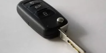 Никога не дръжте ключовете за колата до смартфона 9