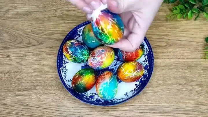 Космически яйца за Великден: ​​лесно и бързо оцветяване със салфетки 4