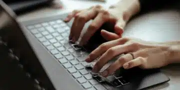 Как да почистите правилно клавиатурата на лаптопа си: без риск от разливане върху клавишите: Полезни начини 1