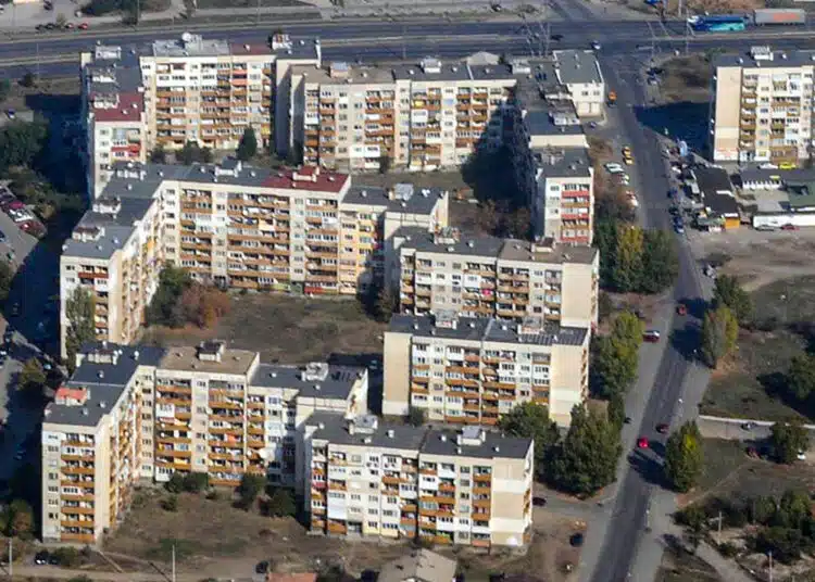 Масово изтича срокът на амортизация на панелките! Ето какво трябва да направят собствениците им 1
