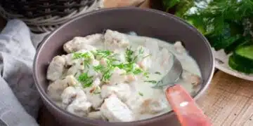 Пилешка яхния в сметанов сос, вкус който ще запомниш 8