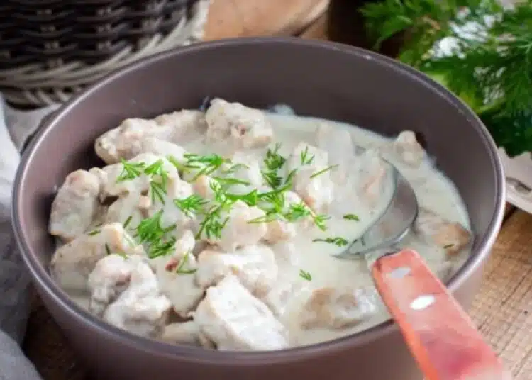 Пилешка яхния в сметанов сос, вкус който ще запомниш 1