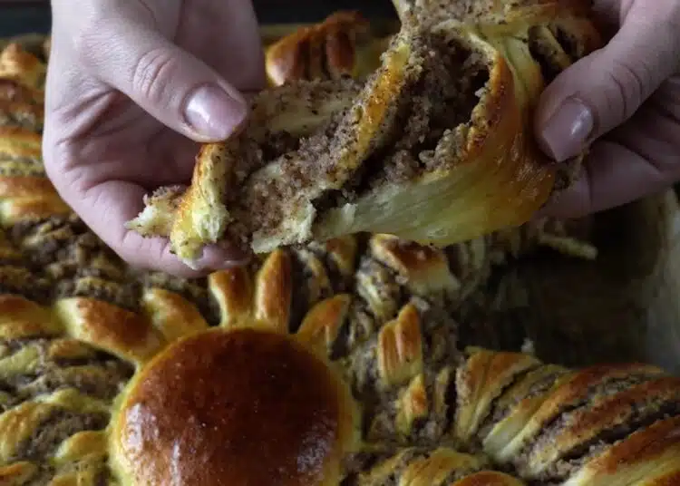 Ето колко лесно баба ми прави сладка пита с вкусен пълнеж. Елегантно, бързо, запомнящо се 1 Ето колко лесно баба ми прави сладка пита с вкусен пълнеж. Елегантно, бързо, запомнящо се 1