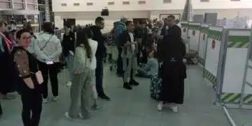 На летище София са държали 2 часа пристигащи, имало е хора, на които им е прилошало! 15