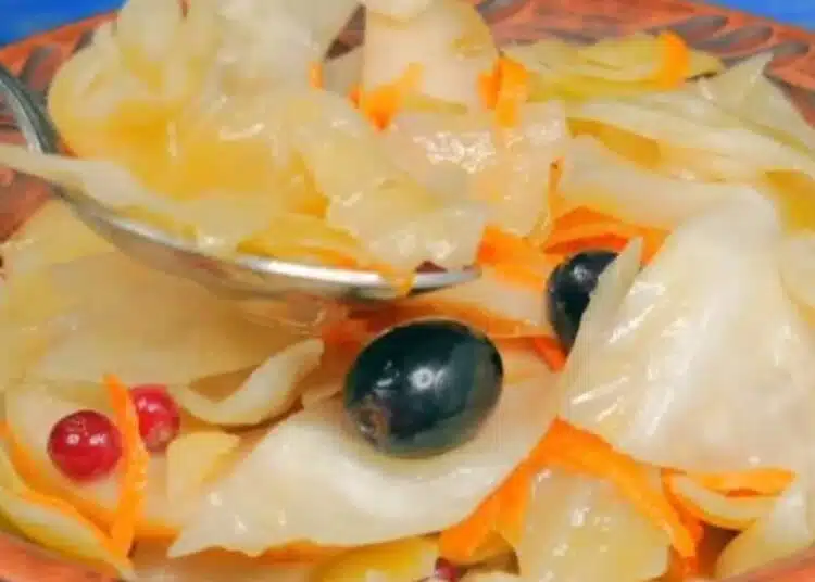 Неочаквана комбинация от вкусове: бяло зеле с червени боровинки и грозде 1 Неочаквана комбинация от вкусове: бяло зеле с червени боровинки и грозде 1
