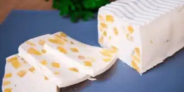 Без брашно и фурна: десерт със сирене и вкусен ананас 10