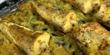 Става още по-вкусна: риба минтай върху ароматен лук 2