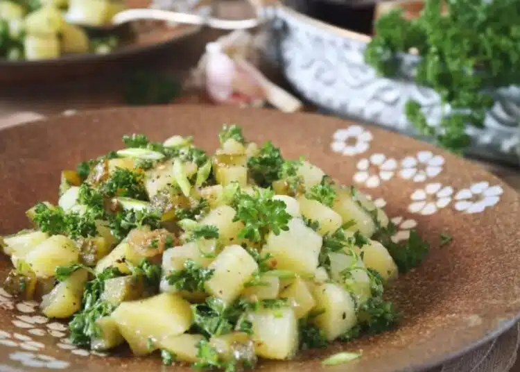 Вкусна и нежна салата "Нарязан картоф", идеална за всеки повод 1