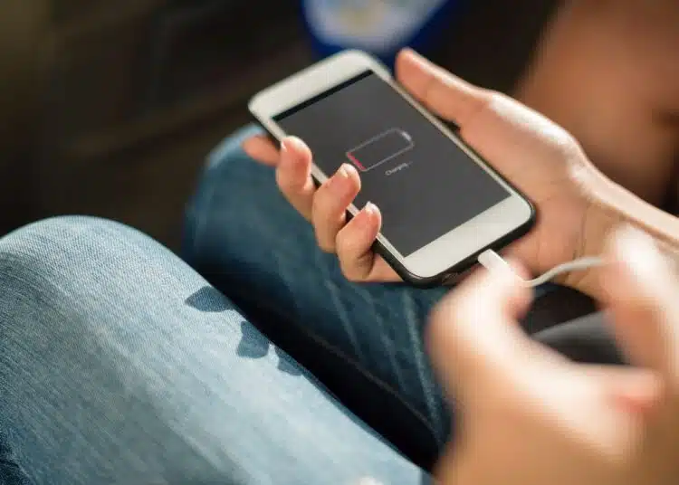 Защо не трябва да зареждате смартфона си до 100%: просто обяснение 1 smartphone