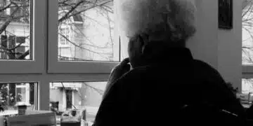 Децата зарязаха майка си, дори не я изпратиха в сетния ѝ път, но когато видяха завещанието онемяха 15