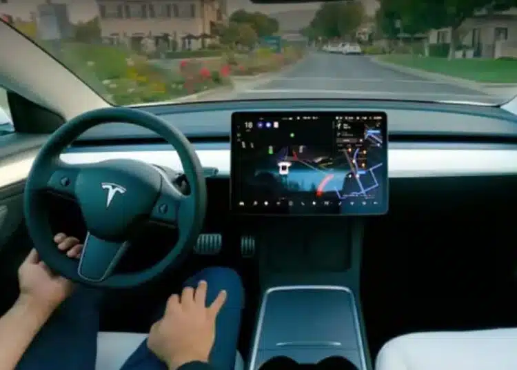 Автопилотът на Tesla спаси живота на диабетик, отведе го до спешното и паркира 1